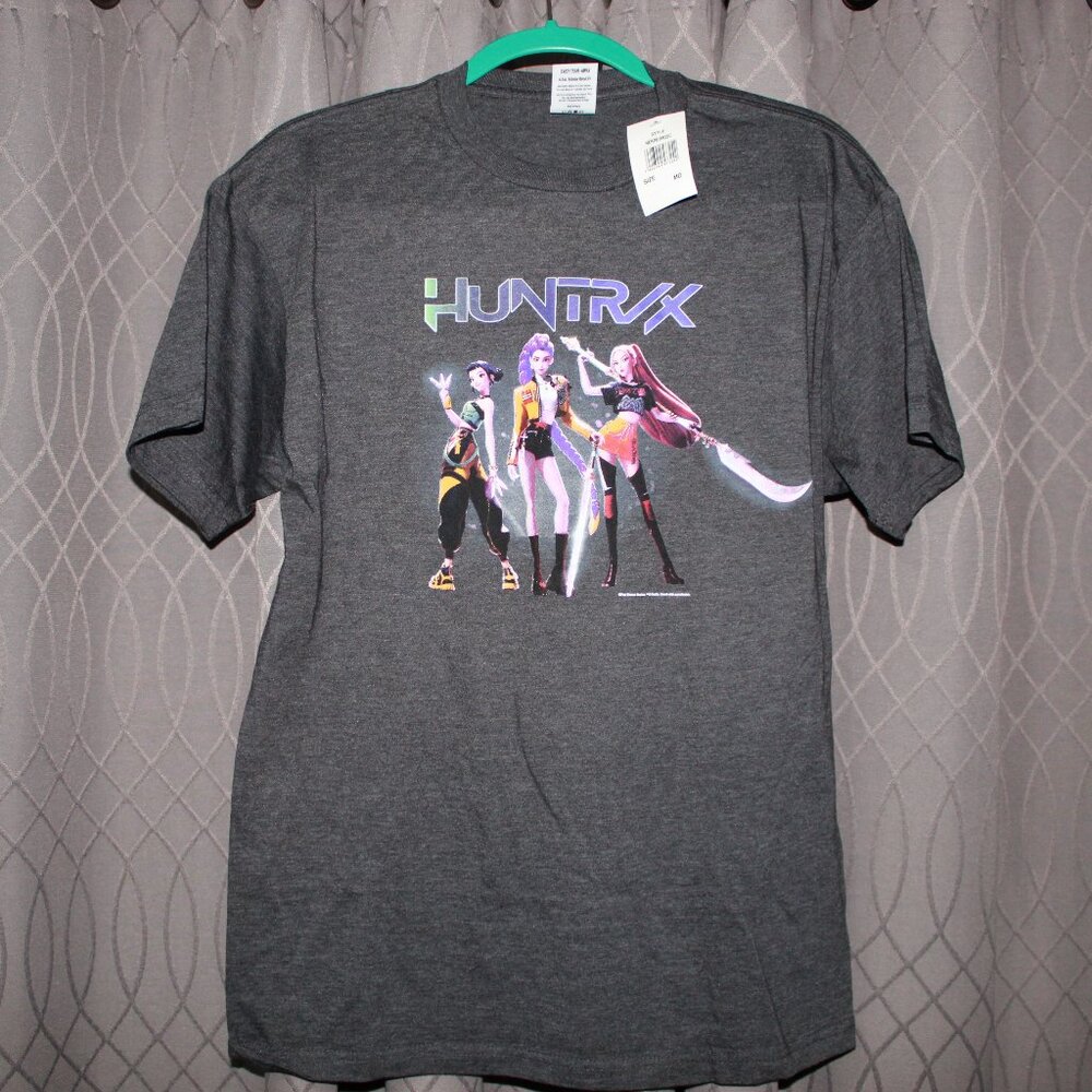 NWT Adult K-Pop Demon Hunters Huntrix Squad Graphic Tee Grey Size Medium